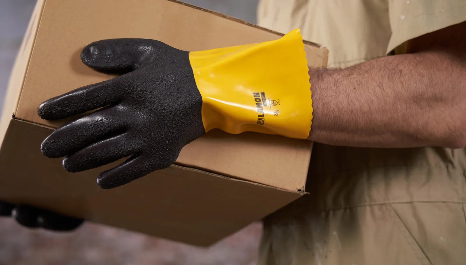 Textured 807-series PVC gloves lifting a cardboard box