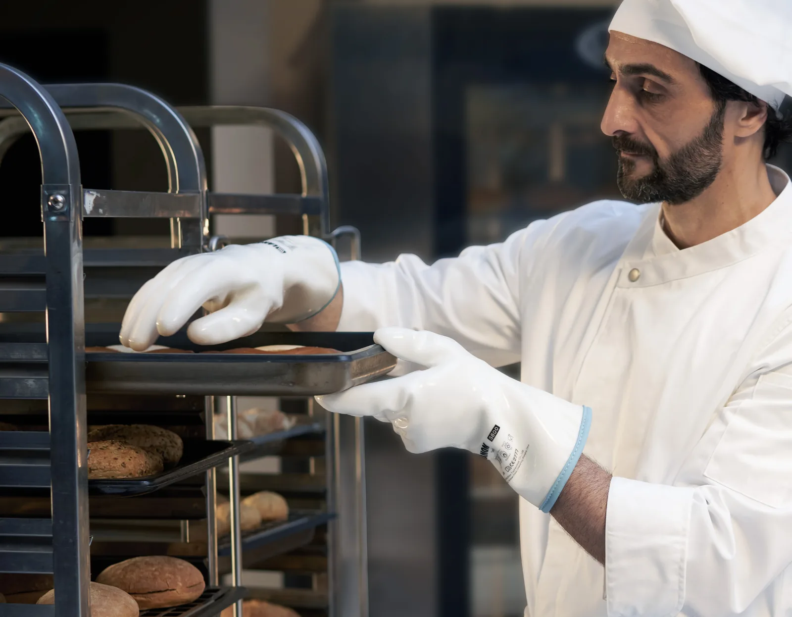 S600 liquid silicone glove in bakery thermal handling