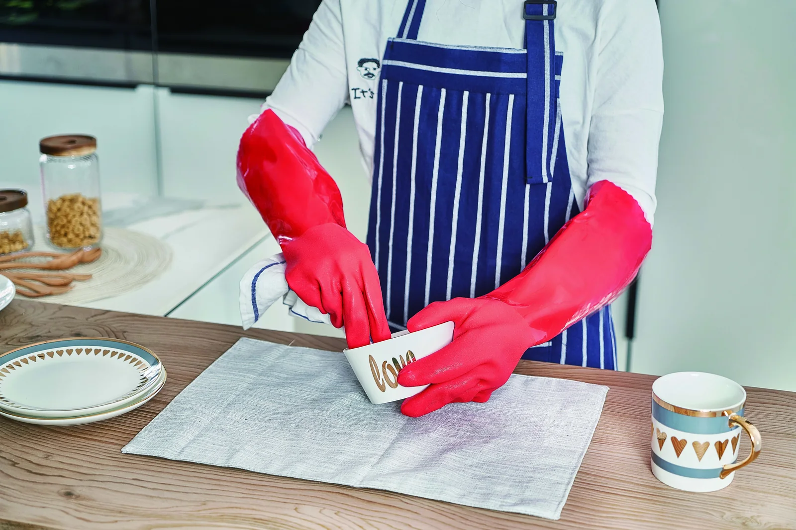 Red 802F household gloves wiping a cup in the catalog kitchen scene
